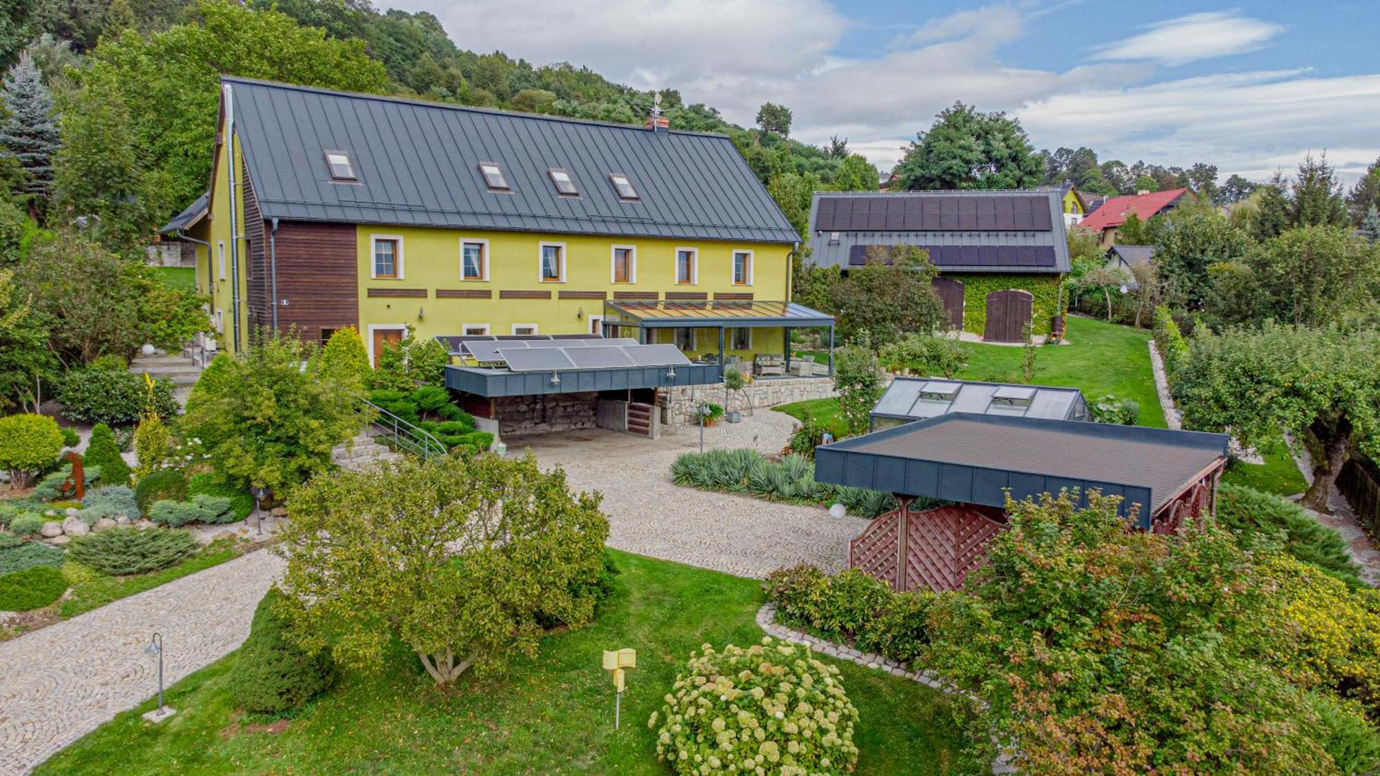 Dom Ogrodnika Lägenhet Jezow Sudecki Exteriör bild