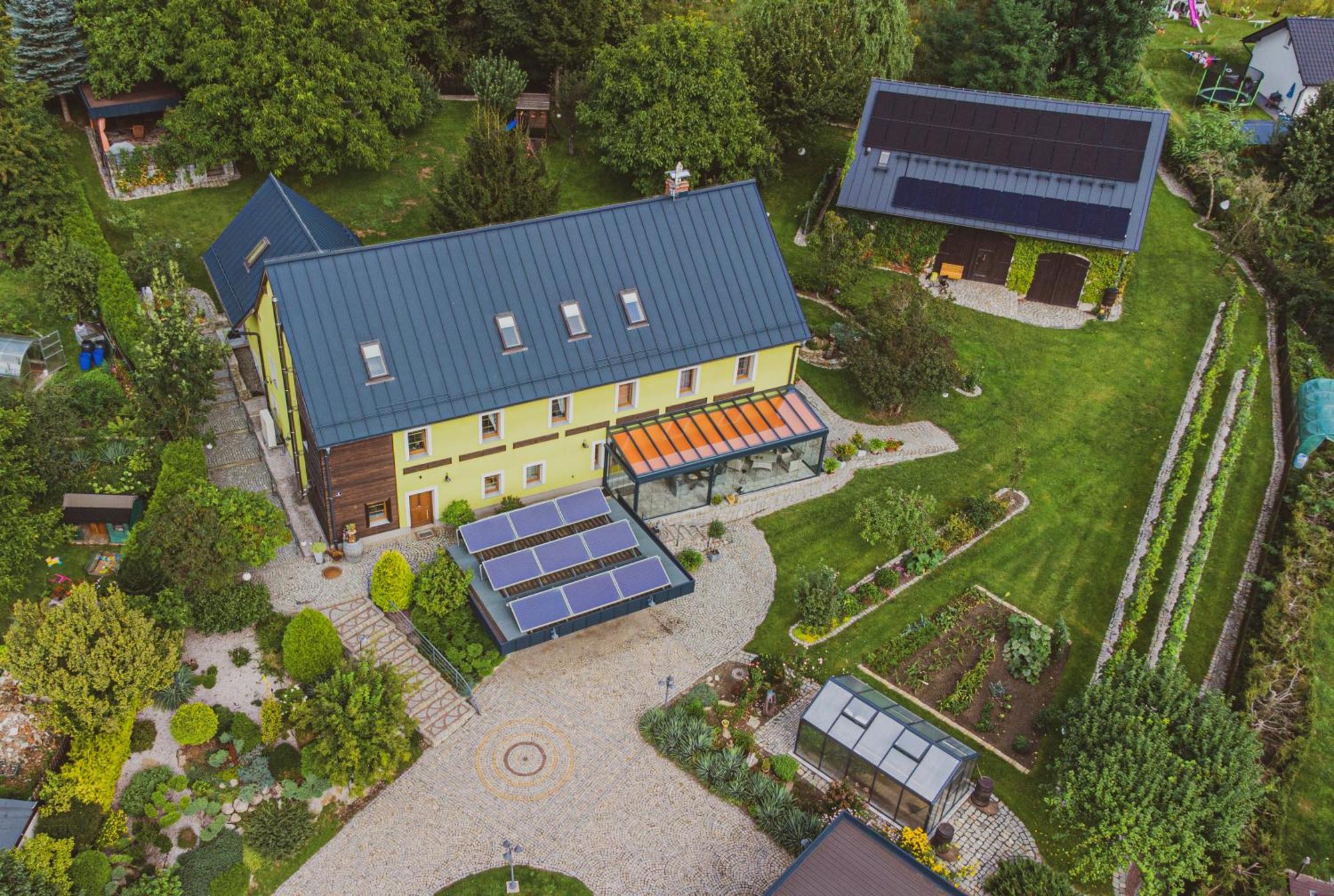 Dom Ogrodnika Lägenhet Jezow Sudecki Exteriör bild